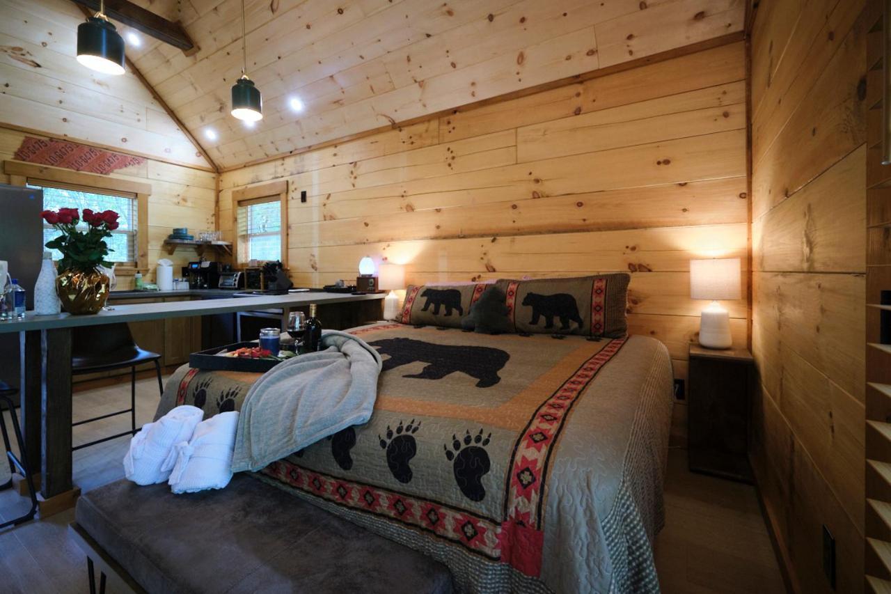 Chalet Emerald Forest! Romance, Luxury And Nature Mins To Pf And Gb Sevierville